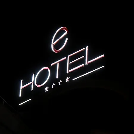 E' 4*