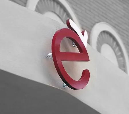E'