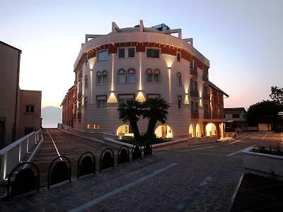 E' 4*