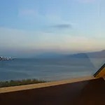 E' 4*