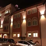 E' Hotel