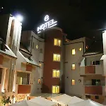 Hotel E'