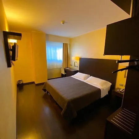 Hotel E'