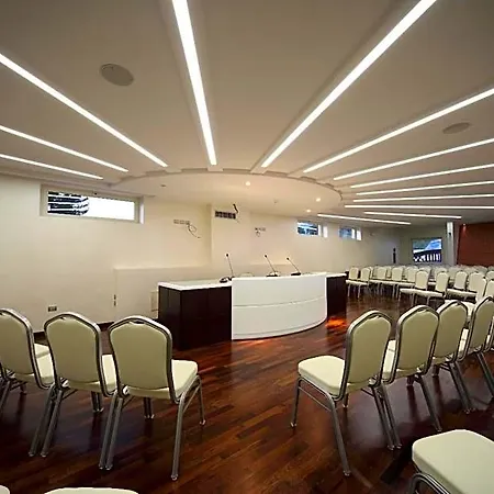 Hotel E'