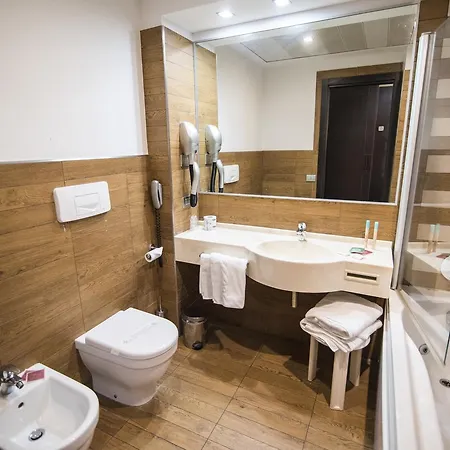 E' Hotel