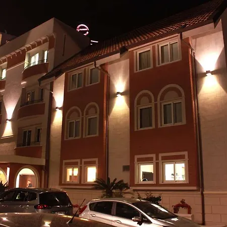 E' Hotel