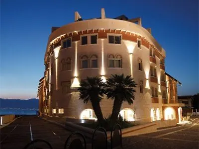 Ξενοδοχείο E' 4*